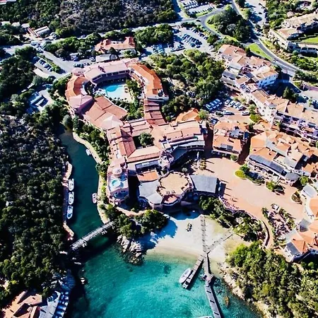 With A View Over The Marina! * Porto Cervo